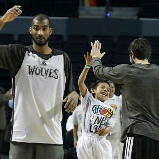Niños Triquis conviven con Spurs y Timberwolves