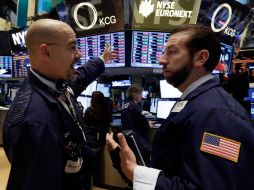 La alarma de una tendencia alcista favoreció a las pérdidas en el mercado accionario de Estados Unidos.  /