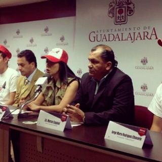 Los Leones Negros apadrinan a los 'Cascos Rojos'