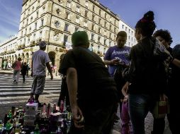 Imagen de comerciantes ambulantes en la calle Colón y Juárez.  /