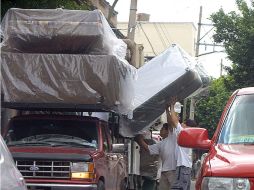 Las posibilidades de que los integrantes del hogar adquieran bienes durables, como muebles, bajó según el Inegi. ARCHIVO /