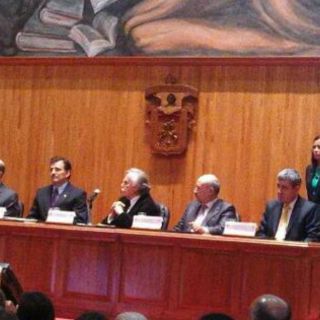 Carlos Payán recibe Honoris Causa por labor periodística