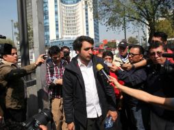 El hijo de Andrés Manuel López Obrador convocó a los integrantes de Morena a mantener el cerco en el Senado de la República. SUN /