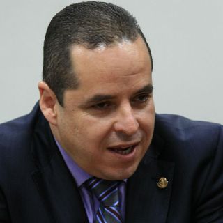 Enrique Velázquez reclama recursos para desarrollo social