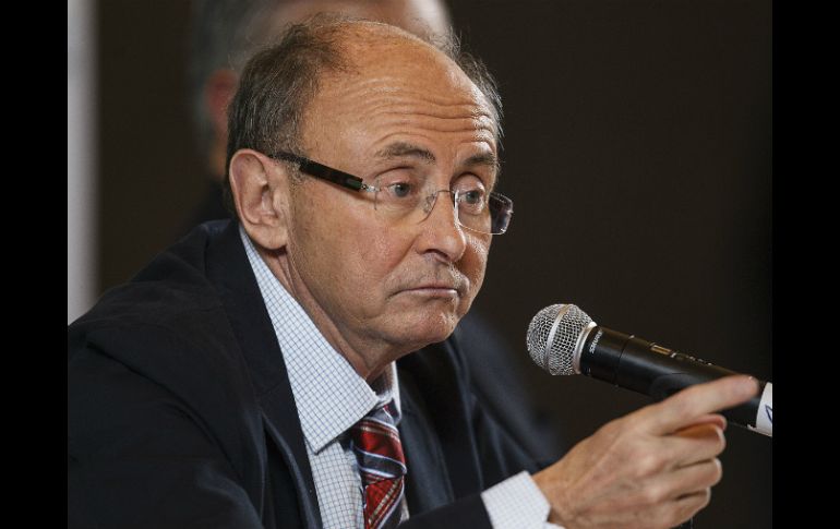 Wolton rescata que lo más importante es hablarnos, comer, beber; no pasar horas en internet.  /