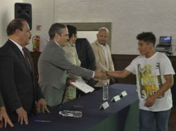 En la Preparatoria Jalisco se realizó la entrega simbólica de constancias. ESPECIAL /