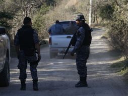 Elementos de la Comisaría de Seguridad Pública del Estado, colocaron un retén de la brecha que conduce de Santa Lucía a Polo Gordo.  /