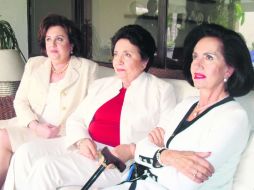 En familia. Tere, Cristi y Margarita Zepeda.  /