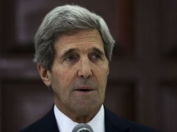 El secretario de Estado de EU comparece ante los medios en el pueblo cisjordano de Ramala, con el presidente Mahmoud Abbas. EFE /