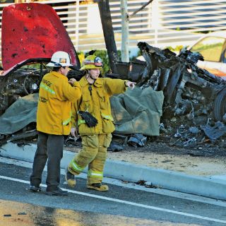 Sugieren que Paul Walker trató de escapar del auto