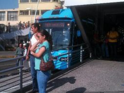 Los usuarios del Macrobús pudieron utilizar el serivicio. Los automovilistas lograron circular por la Calzada Independencia.  /