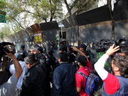 Hoy se llevó a cabo el segundo día de cerco al Senado por parte de militantes de Morena. ARCHIVO /