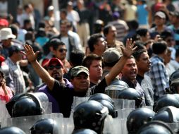 El cerco en las inmediaciones del Senado por parte de militantes de Morena continuó hoy. NTX /