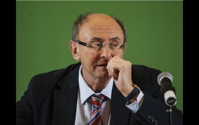 'Se debe mejorar la educación a los medios, pero no sólo eso, sino también a internet' mencionó Dominique Wolton.  /