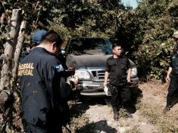 Elementos de la Policía Estatal investigan en el sitio donde fueron encontrados los cuerpos. ARCHIVO /