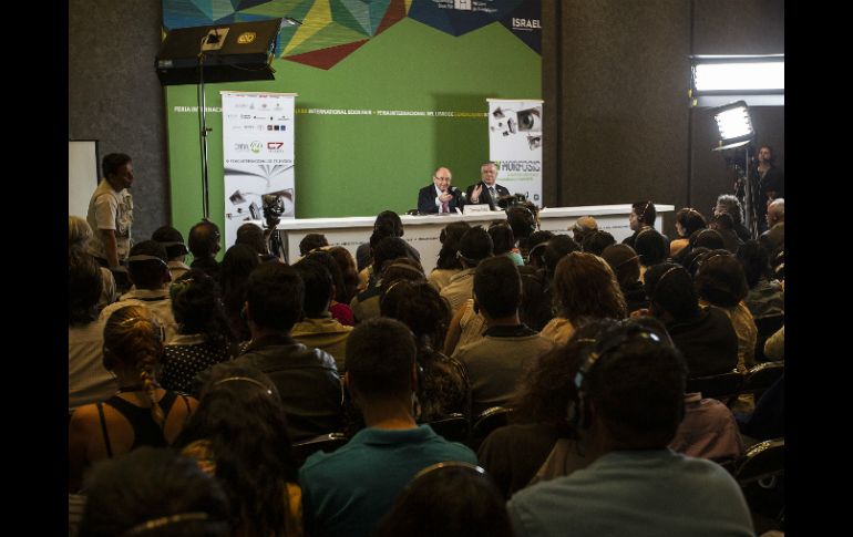 TVMorfosis tiene entre sus participantes a investigadores de la talla de Dominique Wolton o Ignacio Romenet.  /