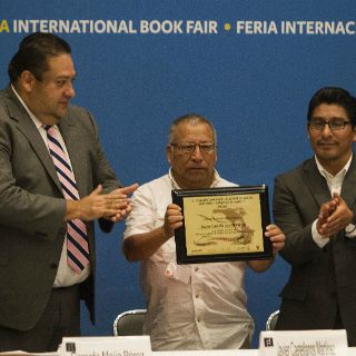 Entregan a Javier Castellanos el Premio de Literaturas Indígenas de América
