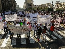 Luego de una marcha que comenzó a las 10:00 horas, locatarios salieron conformas del Palacio Municipal.  /
