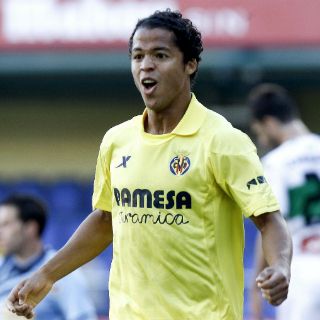 Gio y Aquino dan empate a Villarreal