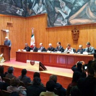 Jorge Fernández recibe Honoris Causa por la UdeG