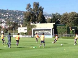 Jugadores de Chivas, en calentamiento previo al encuentro con Toluca Sub 20. Foto: @Chivas. ESPECIAL /