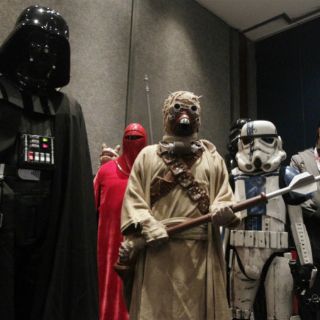 Fanáticos de 'Star Wars' invaden la FIL