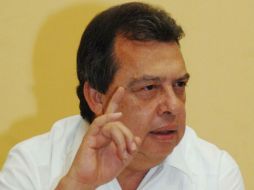 Aguirre Rivero dijo que no tiene ningún inconveniente en que la PGR prosiga con el caso de Arturo Hernández Carmon. ARCHIVO /
