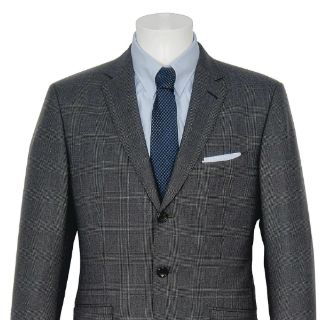 Venden en 14 mil euros traje de 007 portado por Daniel Craig