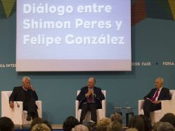 ''El Mercurio'' aplaudió el diálogo entre el presidente israelí Shimon Peres y el ex mandatario español Felipe González.  /