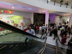 Algunos asistentes aprovecharon el espacio para comentarios del centro comercial en una red social para relatar pequeños robos. ARCHIVO /