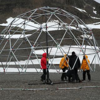 Coro de científicos, 'teloneros' de Metallica