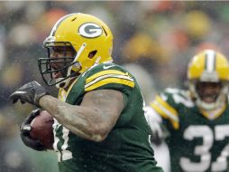 Johnny Jolly celebra la recuperación de un balón suelto, vital para la victoria de los Empacadores. AP /