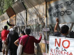 Aspecto de las manifestaciones durante el cerco de Morena y el PRD en las inmediaciones del Senado. NTX /