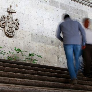 Fallan en profesionalizar a burócratas