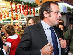 Sandro Rosell asegura que él no cobró dicho dinero, sino la asociación del jugador y su padre. EFE /