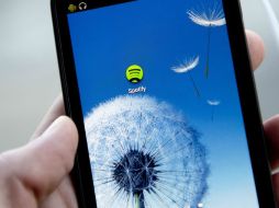 Spotify tiene una aplicación móvil que le da al usuario la posibilidad de escoger dos planes. ARCHIVO /