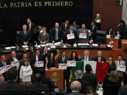 Legisladores del Sol Azteca se manifiestan en contra de la reforma desde la tribuna y piden una consulta popular. SUN /