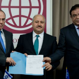 Israelíes, jordanos y palestinos acuerdan conectar Mar Muerto con Mar Rojo