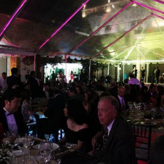 Tips para no hacer 'el oso' en el festejo de la oficina