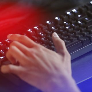 La AI demanda a Reino Unido por presunto espionaje