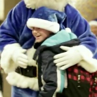 Aerolínea celebra la Navidad sorprendiendo a sus pasajeros