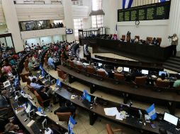 La aprobación en lo general se dio con 64 votos a favor y 26 en contra. AFP /