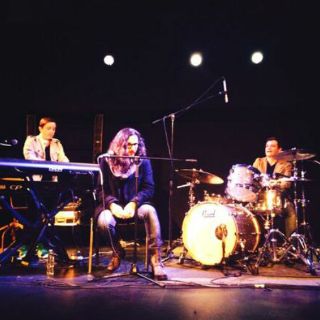 Música que se genera entre lo público y lo privado