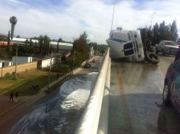 Se derramaron aproximadamente 15 mil litros del material que sería usado para la fabricación de dulces. ESPECIAL /
