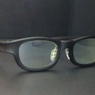 Crean en Japón gafas que 'parpadean' para que descansen los ojos