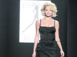 Nicole Richie es el vivo ejemplo de que no todas las pieles hacen armonía con el cabello rubio. ESPECIAL /