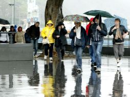El Golfo de México presentará clima medio nublado a nublado y probabilidad de lluvia fuerte a muy fuerte. ARCHIVO /