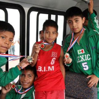 Niños triquis, invitados especiales a final de futbol mexicano