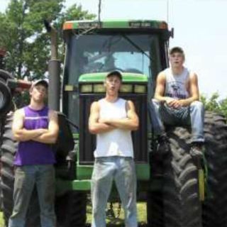 Promueven sus actividades en el campo parodiando a Katy Perry y Psy