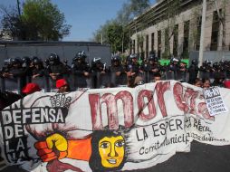 Integrantes de Morena se manifiestan en contra de la aprobación de la reforma energética en San Lázaro. SUN /